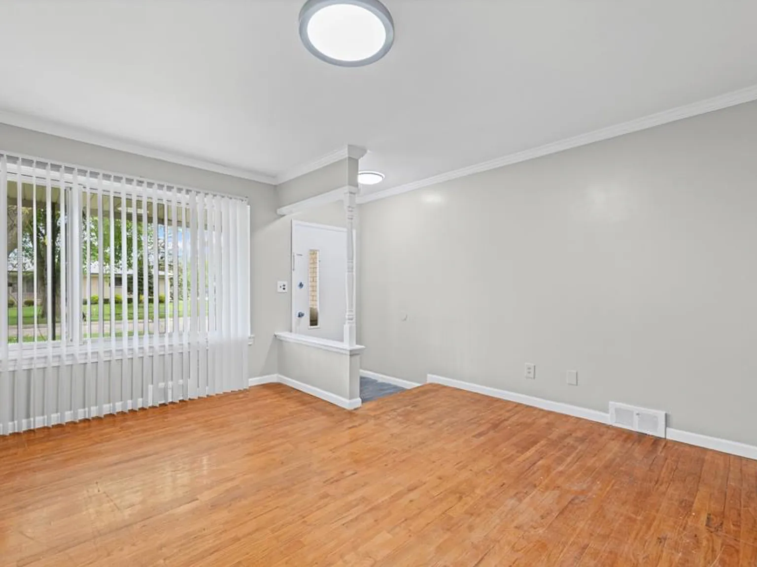 3 bed, 2.5 bath, 2388 sqft, $2,200 — Photo 3