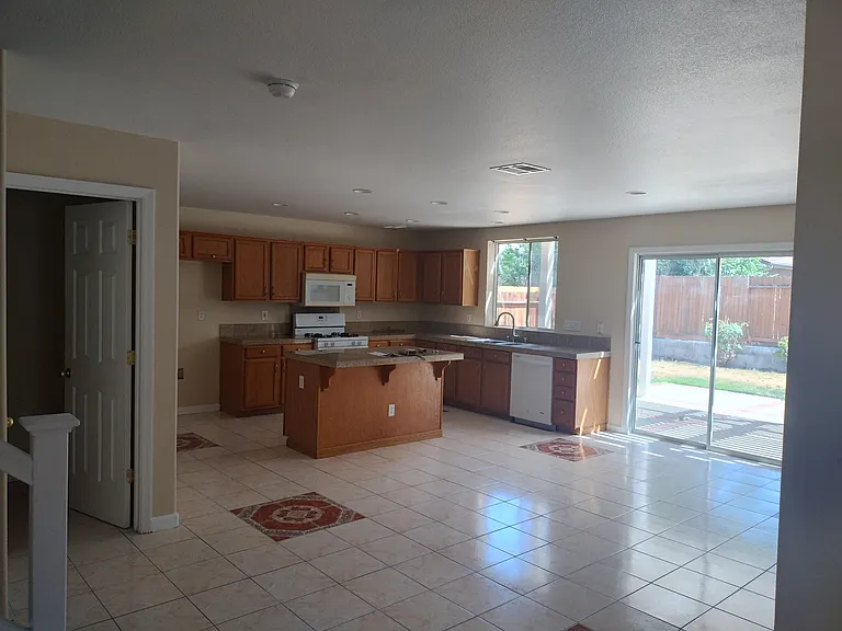 Kitchen and Kitchen Nook