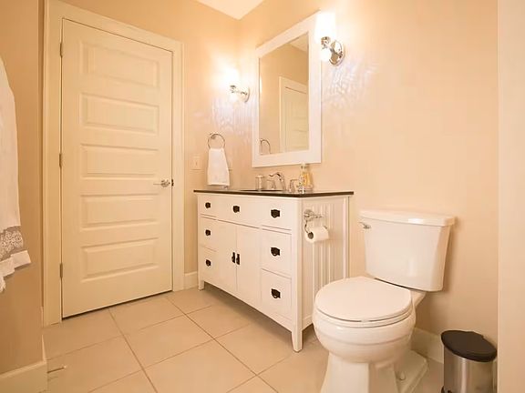 4th image of 212 SE A St APT 13