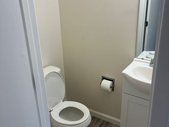 5th image of 424 Eastley Ct