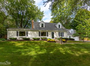 470 Essex Ln, Crystal Lake, IL 60014
