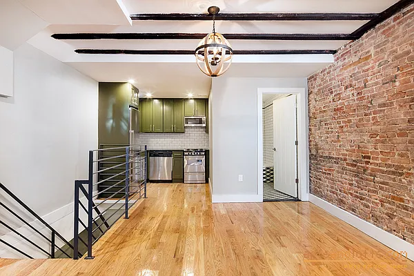 Rented by aptsandlofts.com | media 29