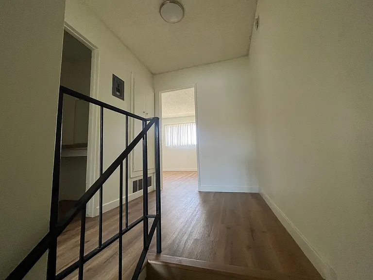 Flower Street Apartments — Photo 12