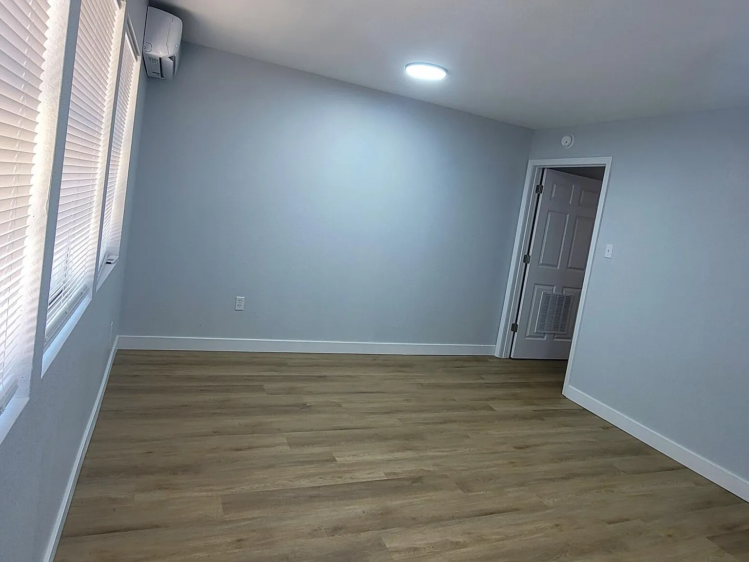 1 bed, 1.0 bath, 11129 sqft, $875 — Photo 4
