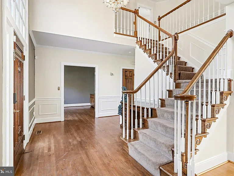 1215 Heritage Hills Dr — Photo 2