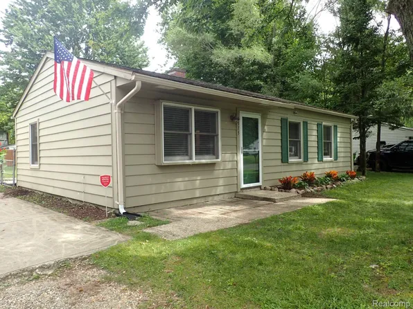 3573 Grafton St, Orion, MI 48359