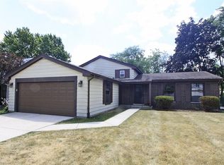 661 Carriageway Dr, Buffalo Grove, IL 60089