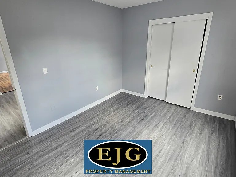 51-53 Laurel St #2 — Photo 12