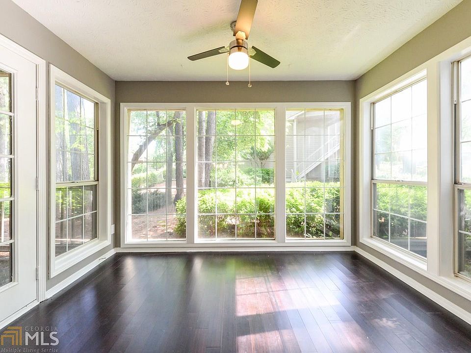 1st image of 1905 Country Park Dr SE