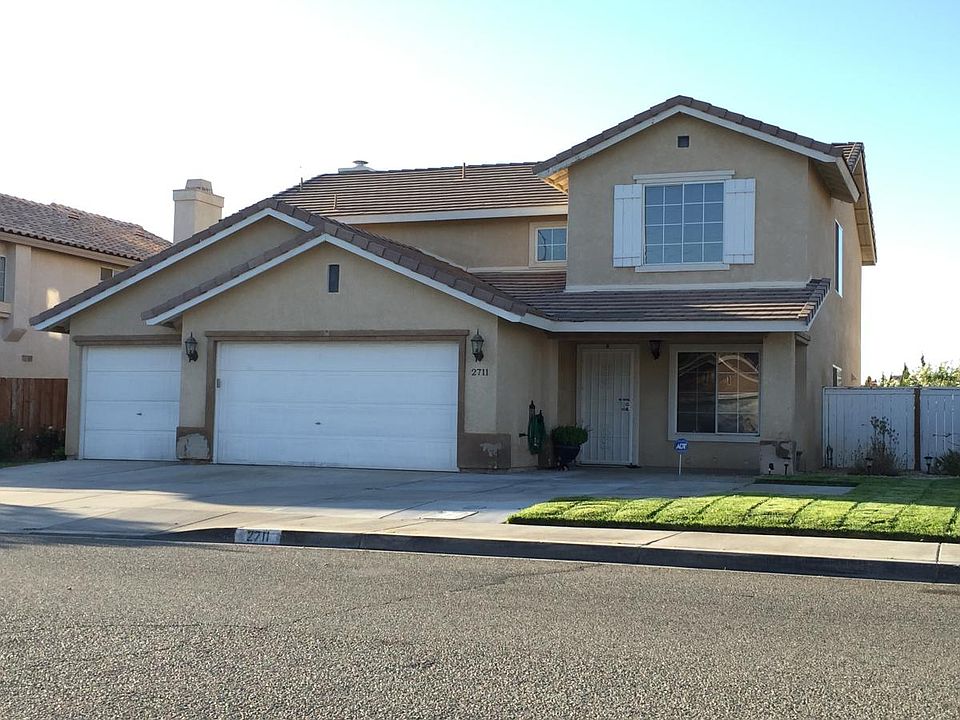 2711 W Pondera Street