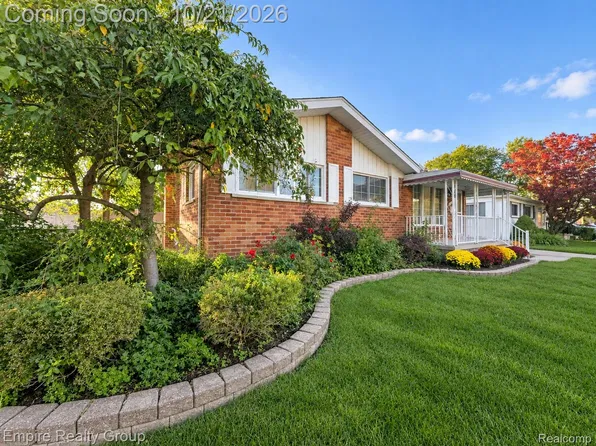 939 Deering St, Garden City, MI 48135