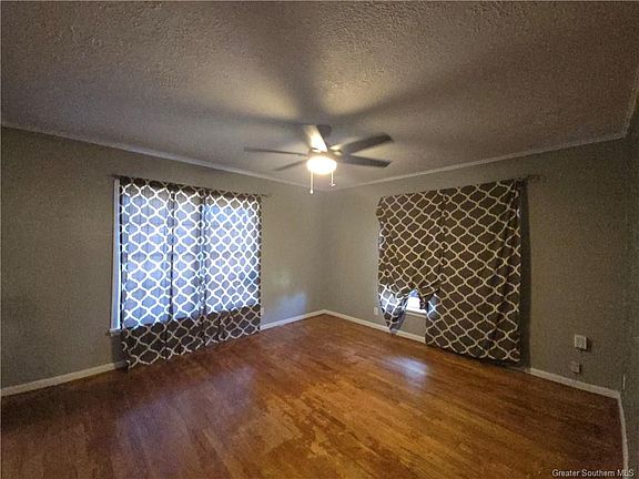 4th image of 605 Woodland St