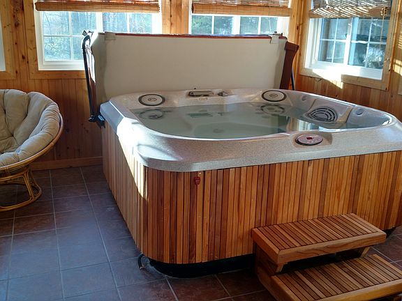 Sun Room w/ Jacuzzi Spa