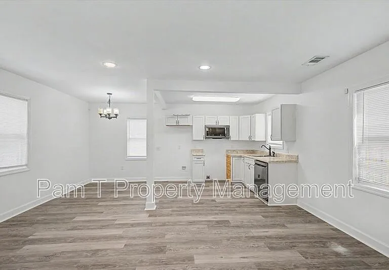 1200 E 37th St — Photo 5