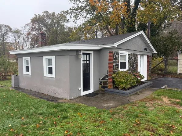 142 Maplewood Ave #B, Milford, CT 06460