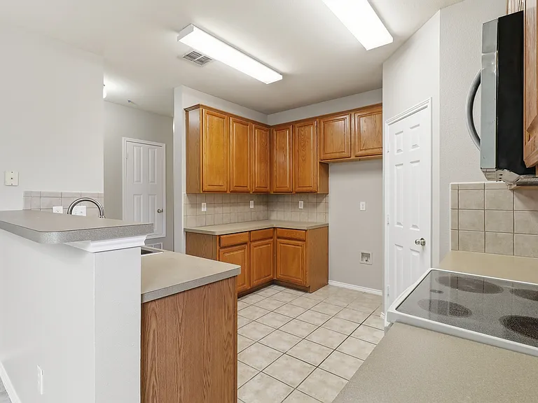 2313 Dalhart Trl — Photo 11