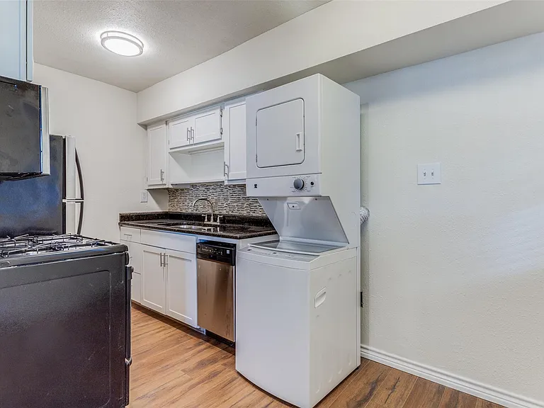 2401 Manor Rd #113 — Photo 5
