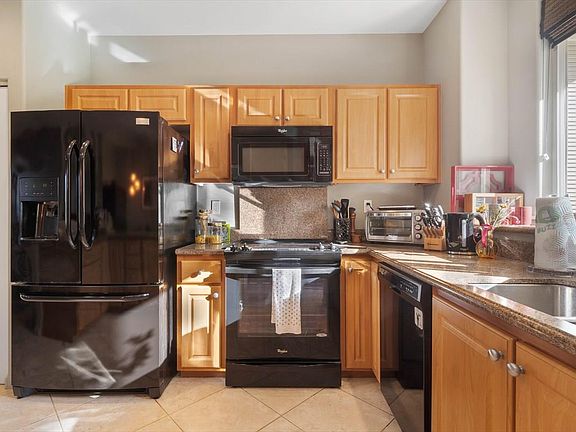 4th image of 75-5919 Alii Dr APT U2