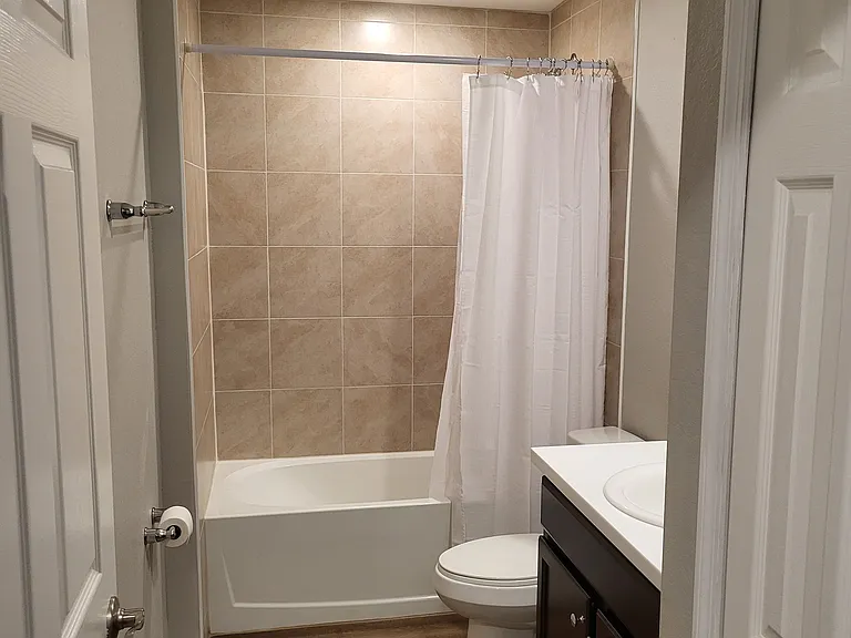 860 Phyllis St — Photo 16