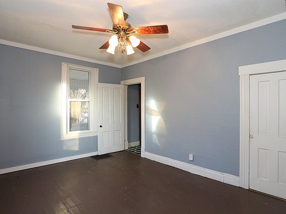 4th image of 715 N Main St