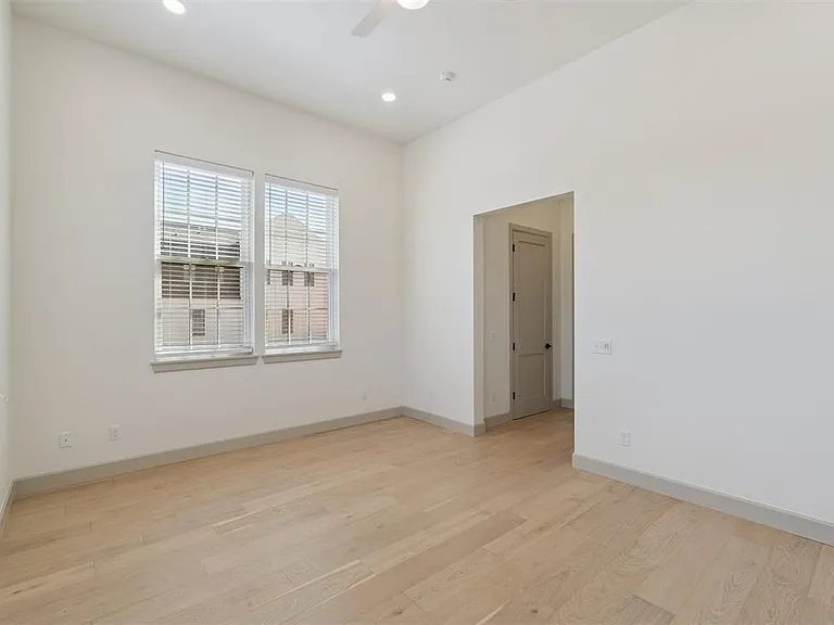18835 Selah Way — Photo 28