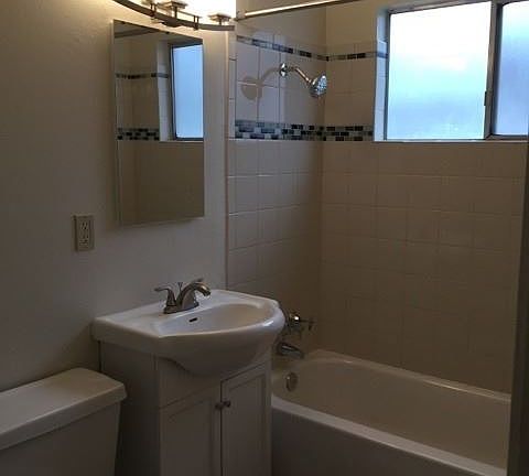 4th image of 2309 I St APT 09
