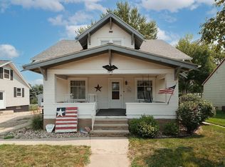 1418 Division St, Hull, IA 51239