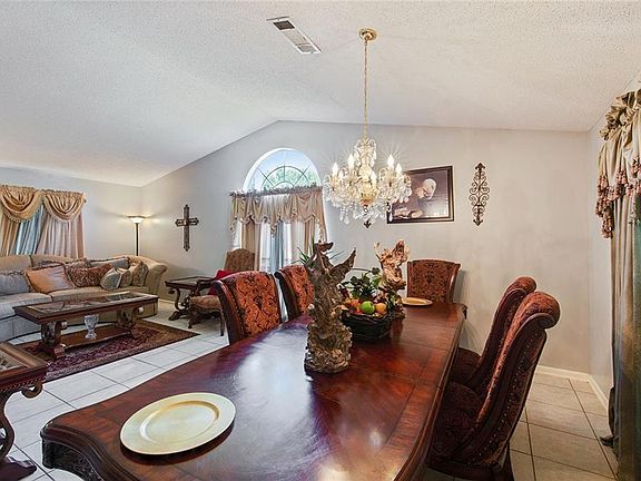 4th image of 140 Willow Wood Dr