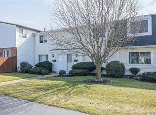 90 Parkview Ct, Lancaster, NY 14086