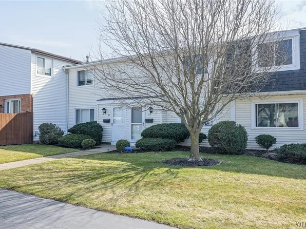 90 Parkview Ct, Lancaster, NY 14086