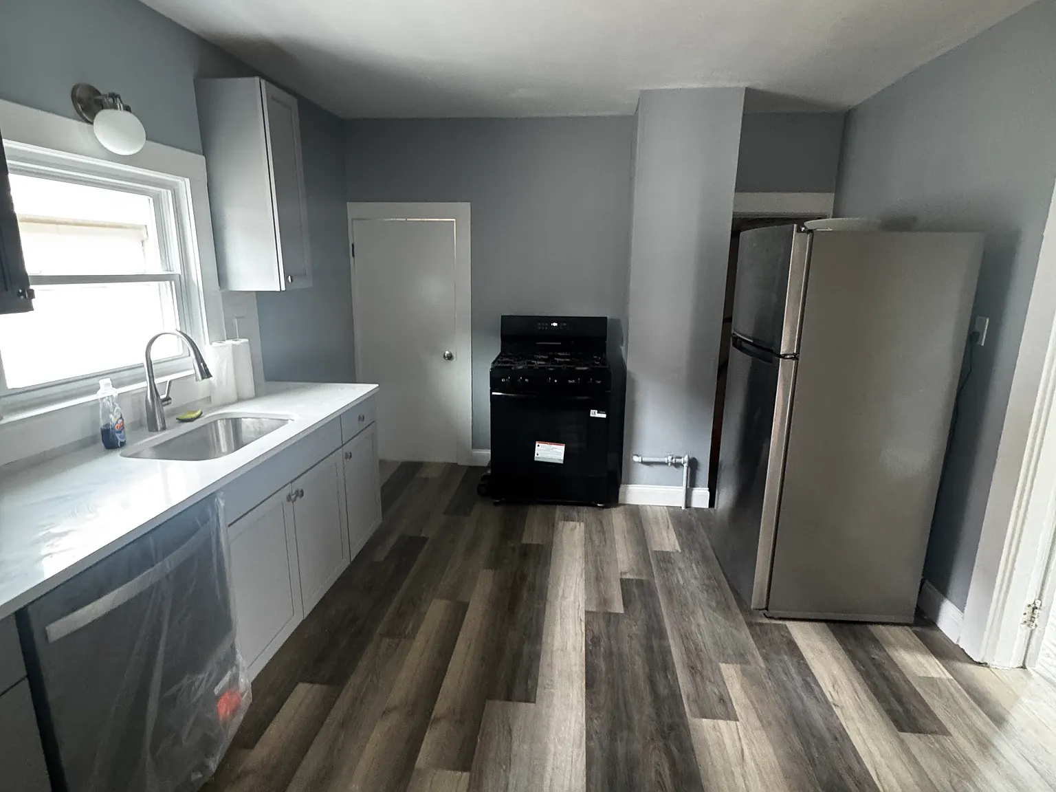 3 bed, 1200 sqft, $3,200 — Photo 1