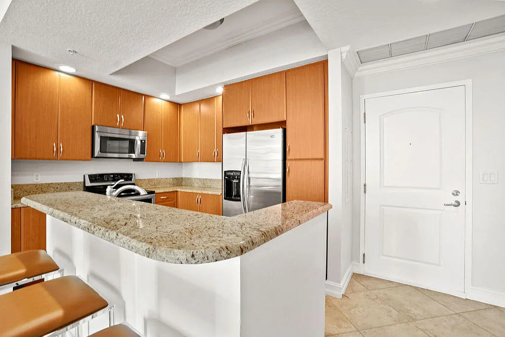 2 bed, 2.0 bath, 1324 sqft, $6,800 — Photo 2