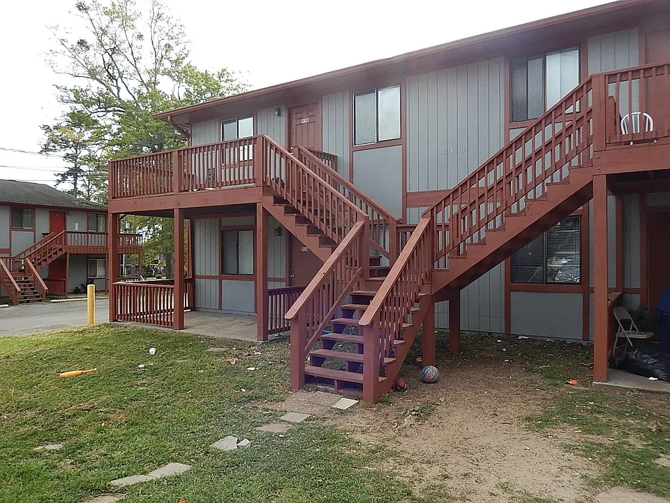 303 S Lipona Rd #104