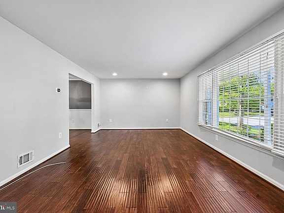 5th image of 8002 Log Cabin Ct