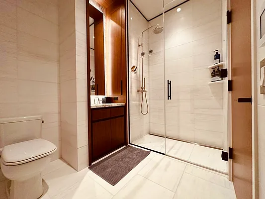 Rented by LEVEN Real Estate | media 8