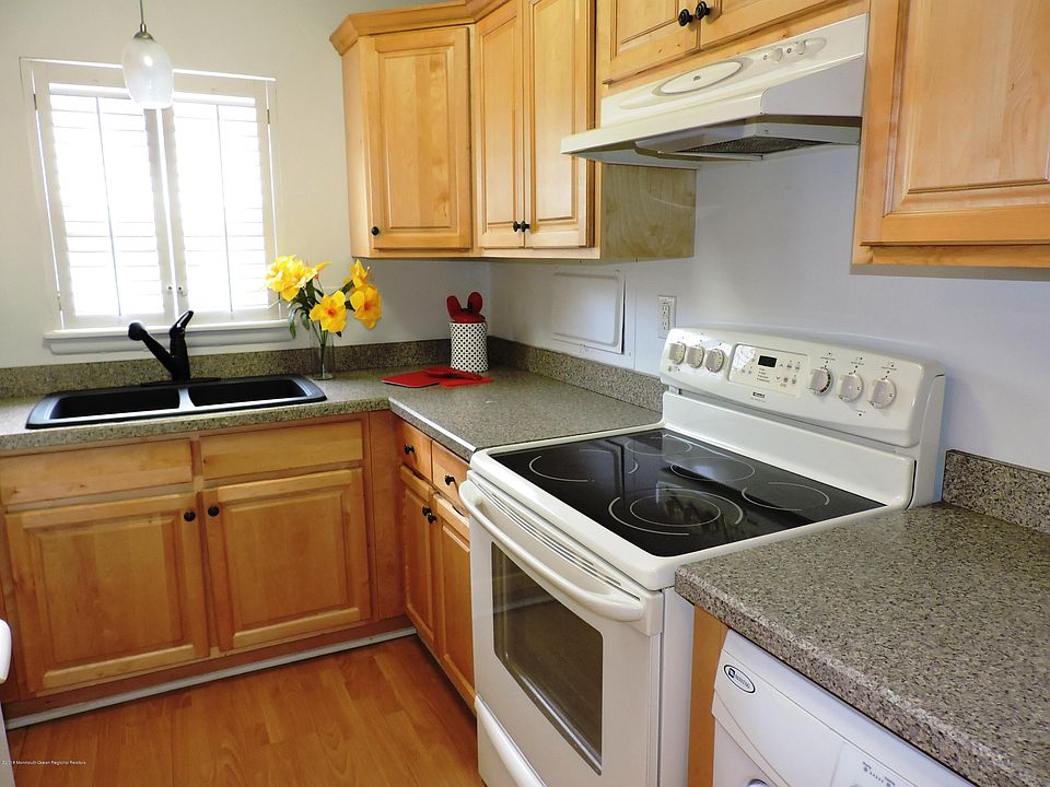 1st image of 47 E Cambridge Ct