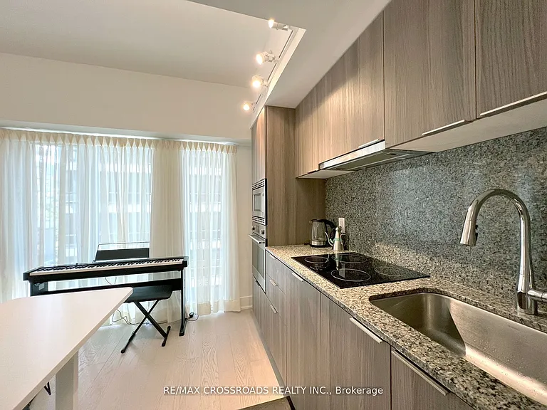 955 Bay St #626 — Photo 9