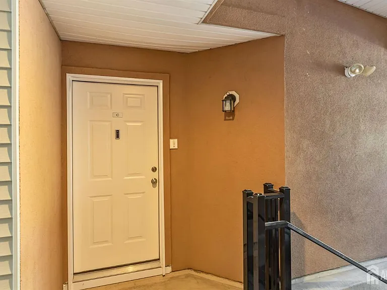 112 N Broadway St #C — Photo 33