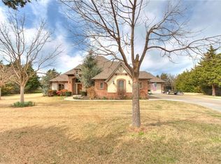 7141 Summit Oak Dr, Edmond, OK 73034