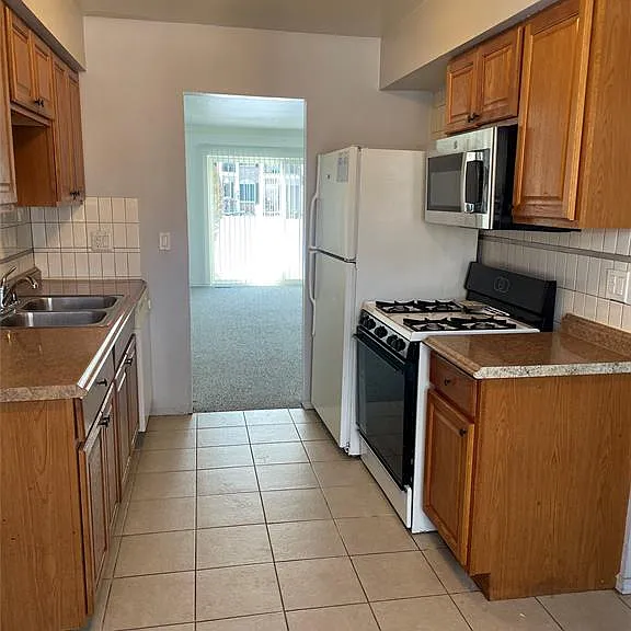 13958 Champagne Dr — Photo 6
