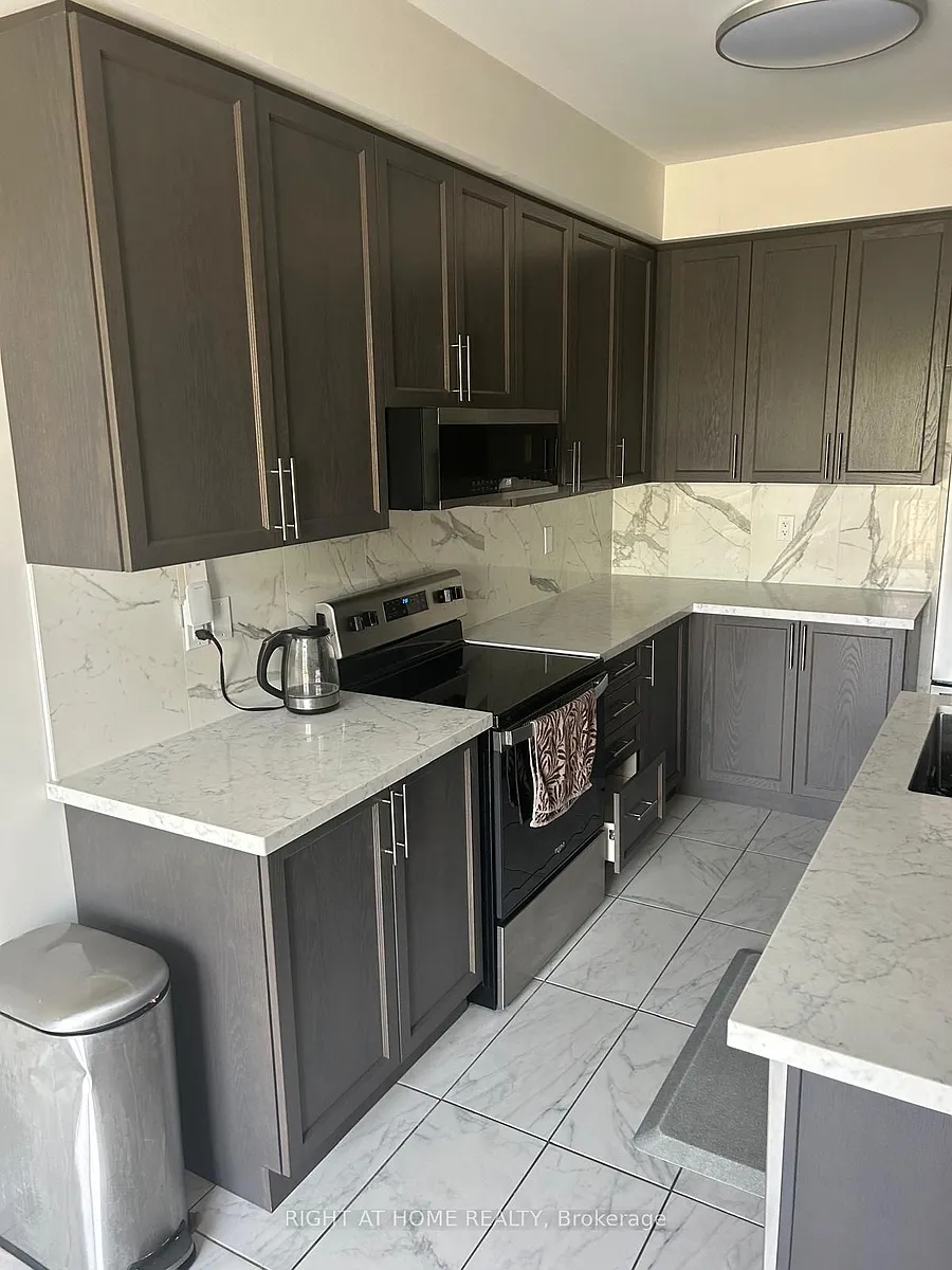 Building Photo - 166 Deerpath Dr #13