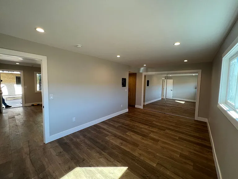 6948 Vesper Ave — Photo 10