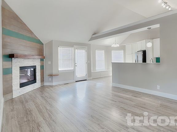 2nd image of 705 SW Hillside Ct