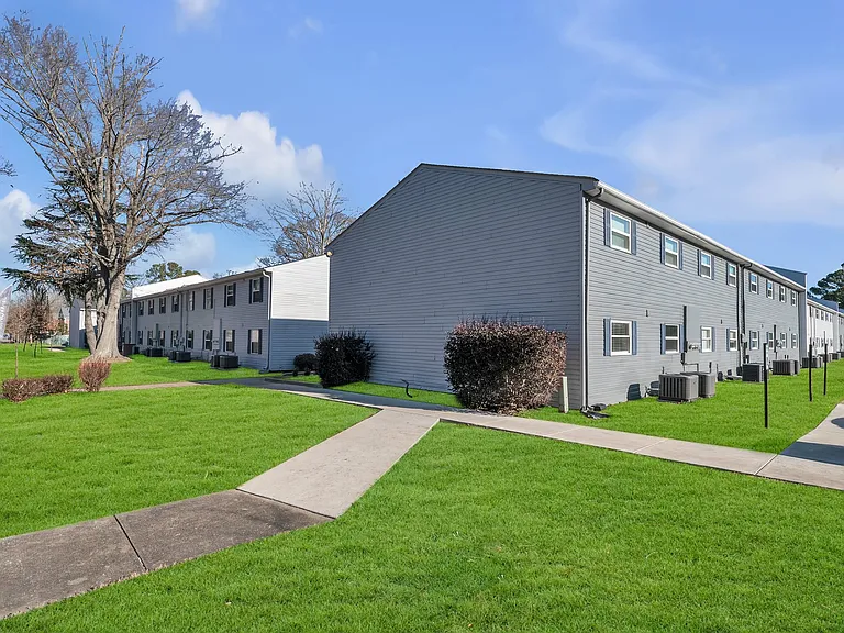 Waverly at Oyster Point Apartments — Photo 17