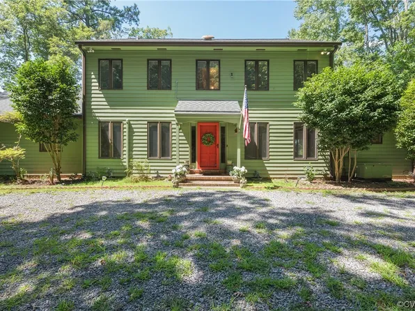 3244 Weems Rd, Weems, VA 22576