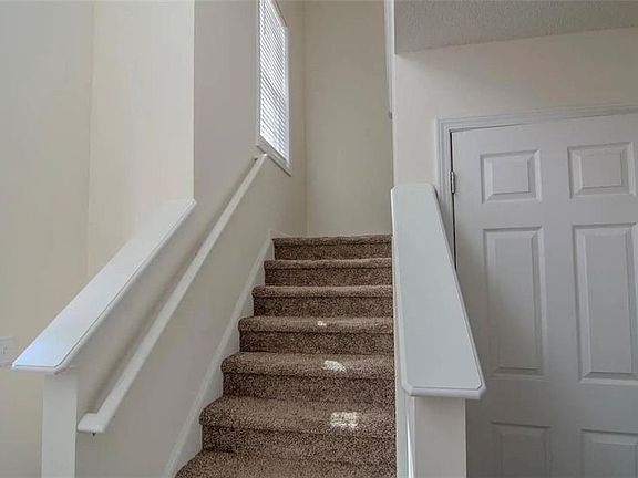 4th image of 28 Greystone Rdg