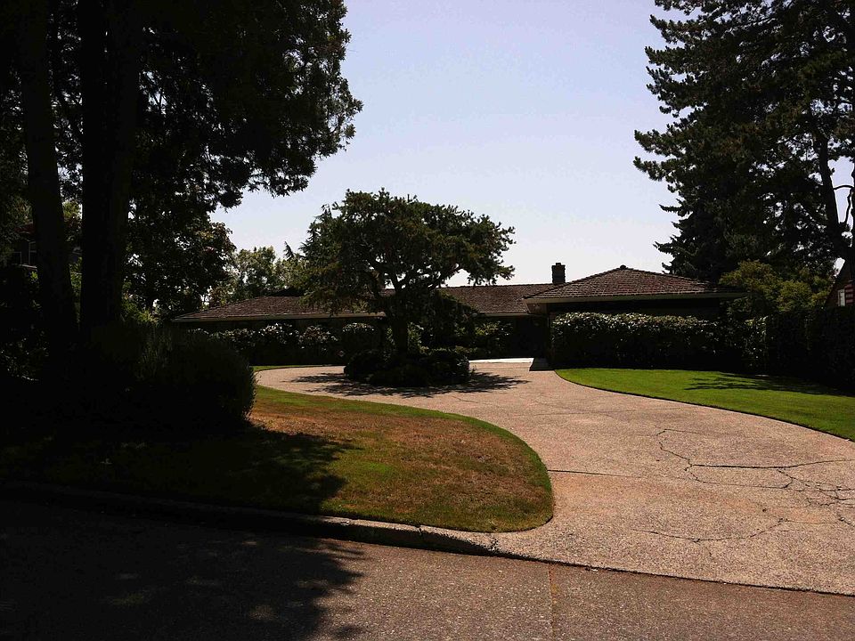 2nd image of 5625 NE Ambleside Rd