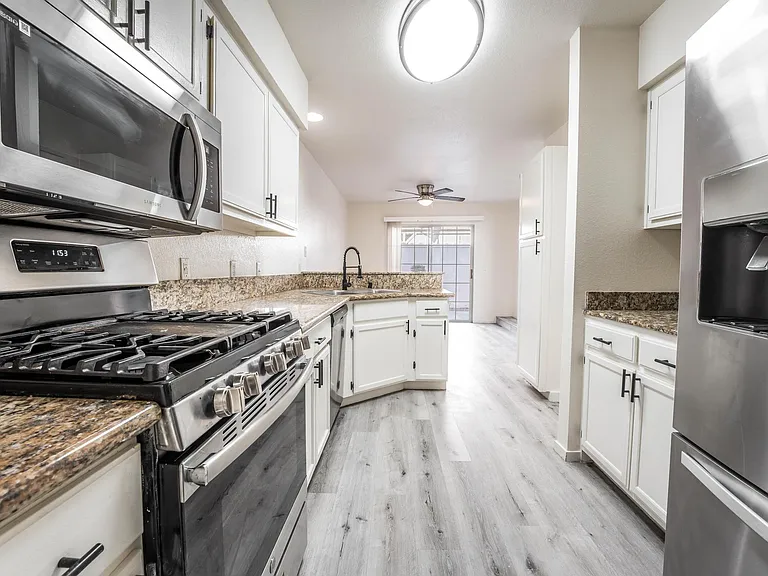 2817 Mill Point Dr — Photo 12