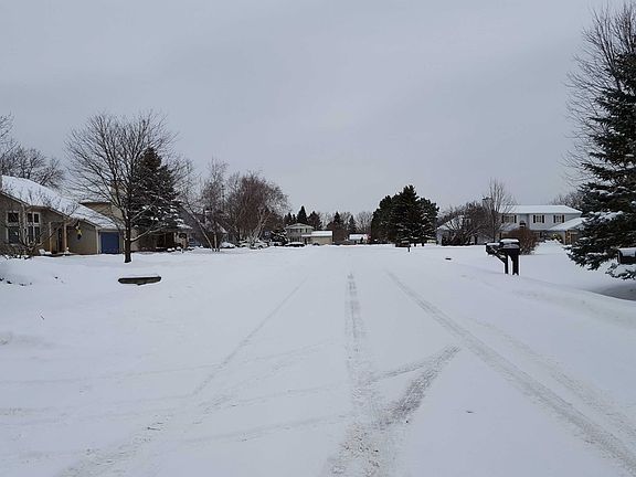 4th image of 9261 Holiday Dr
