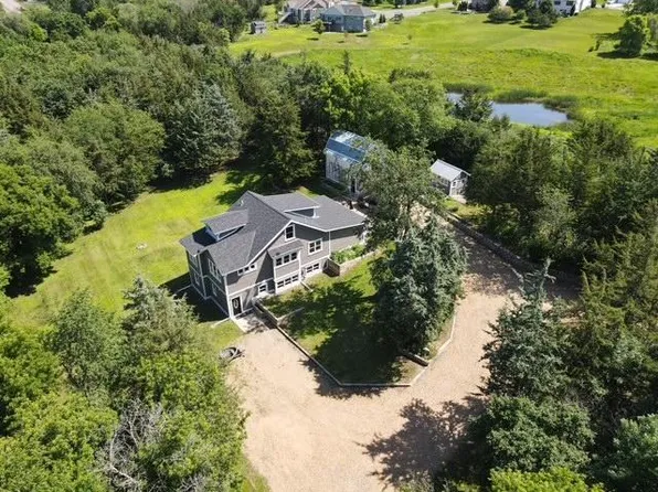 601 Kingsway Dr, Le Sueur, MN 56058